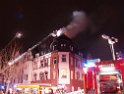 Feuer 3 Dachstuhlbrand Koeln Muelheim Gluecksburgstr P031